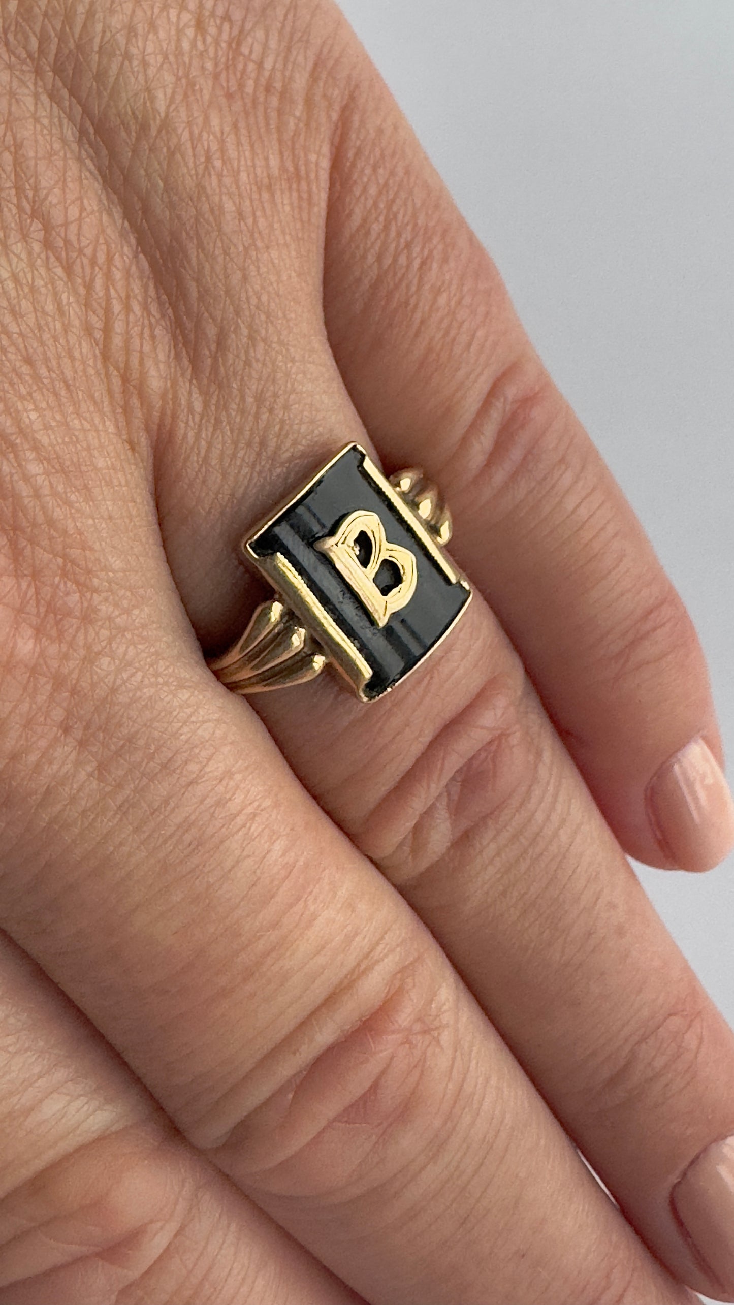 Vintage ‘B’ Onyx & 9 Carat Signet Ring
