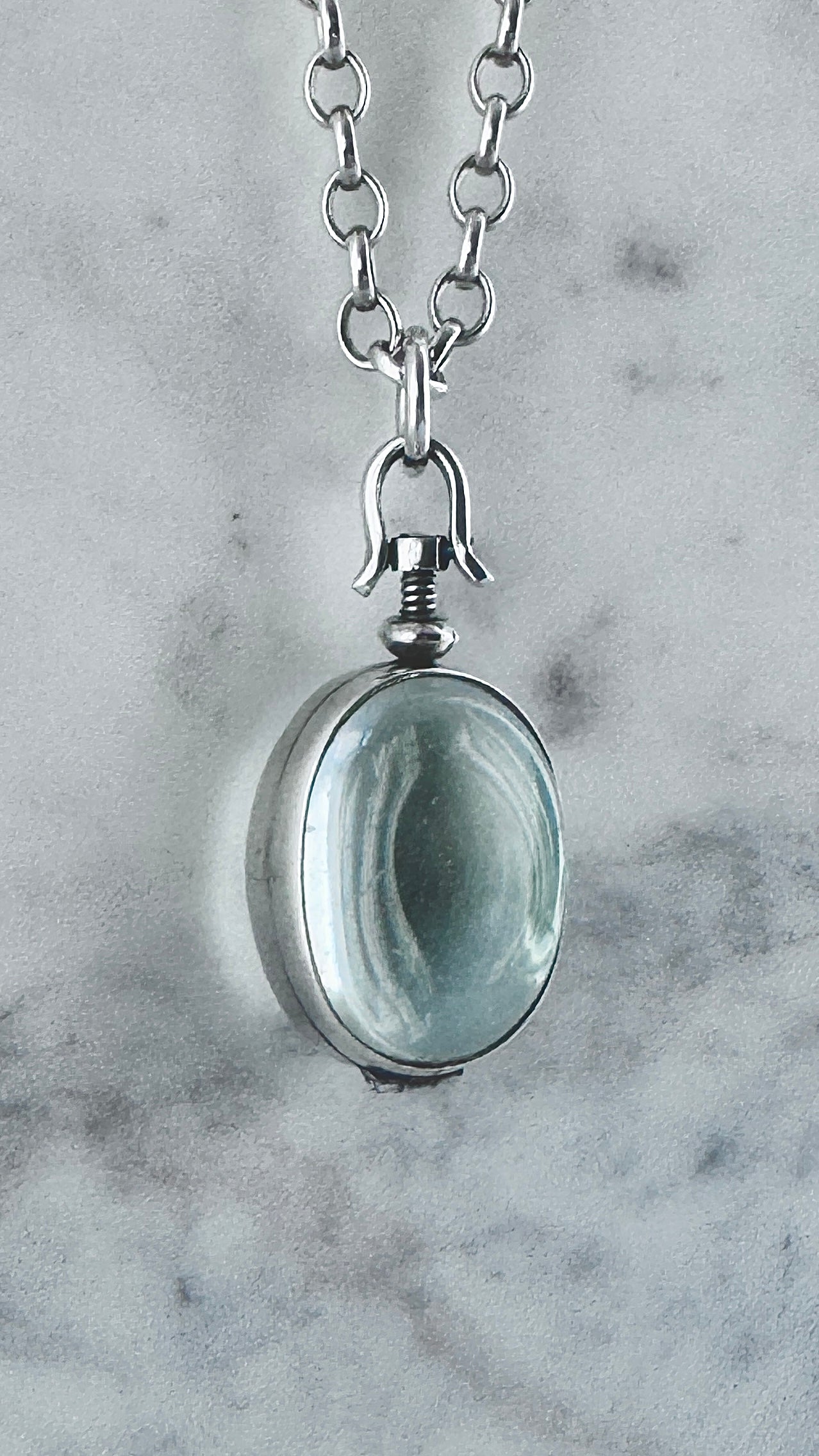 Vintage Sterling Silver 'Pool of Light' Pendant & Oval Belcher Chain