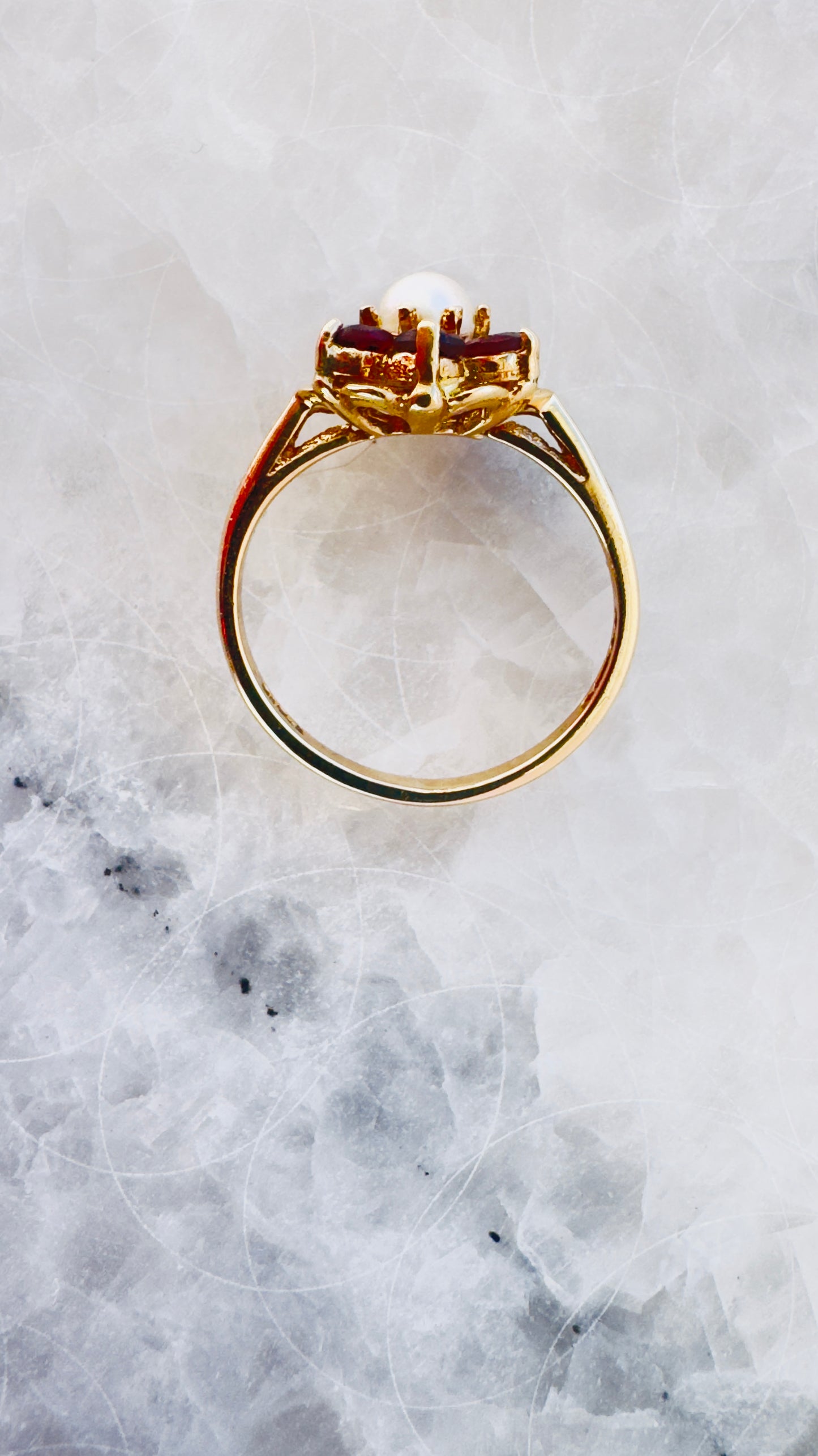 Vintage 9 Carat Gold Cultured Pearl & Garnet Ring