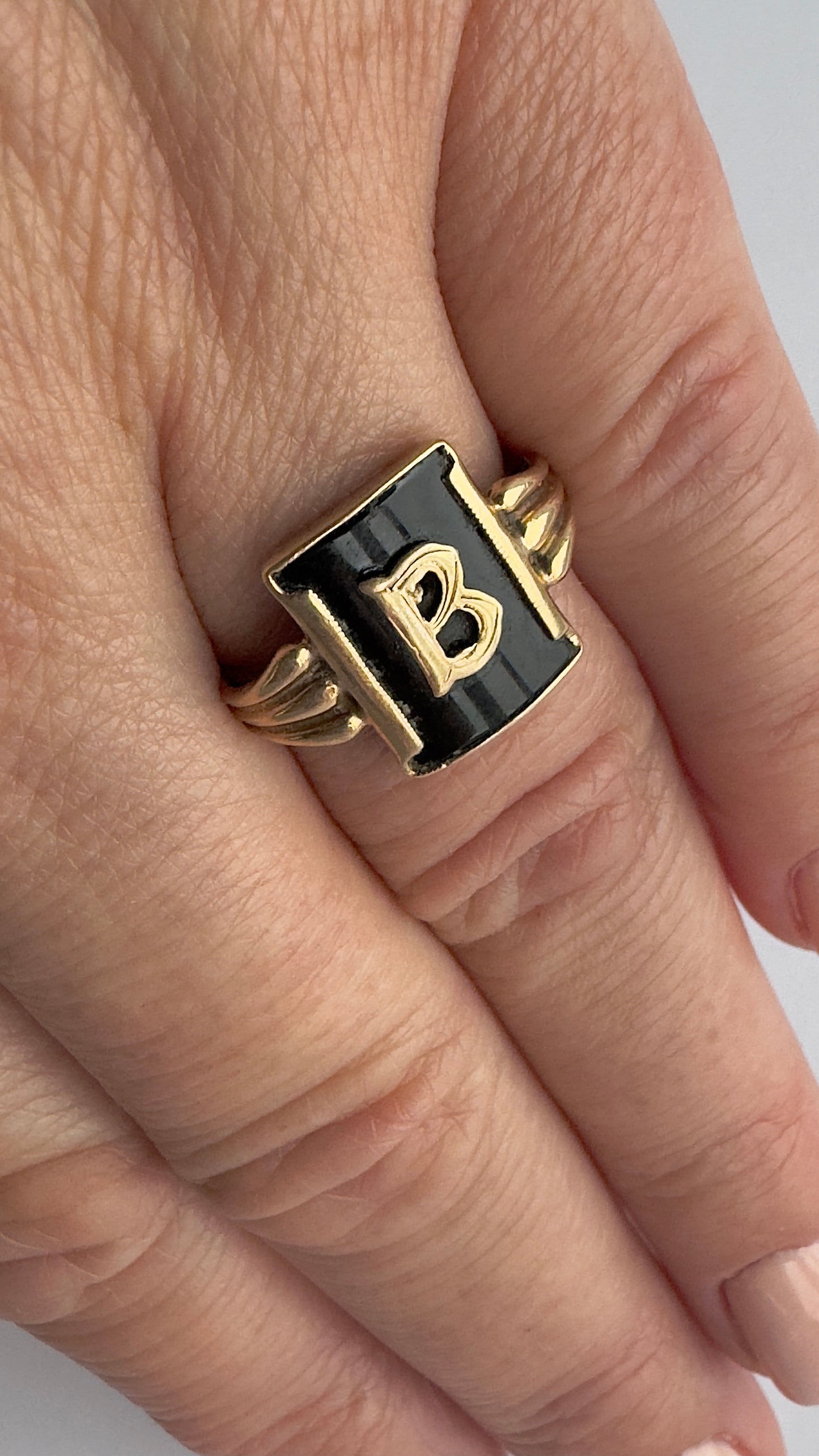 Vintage ‘B’ Onyx & 9 Carat Signet Ring