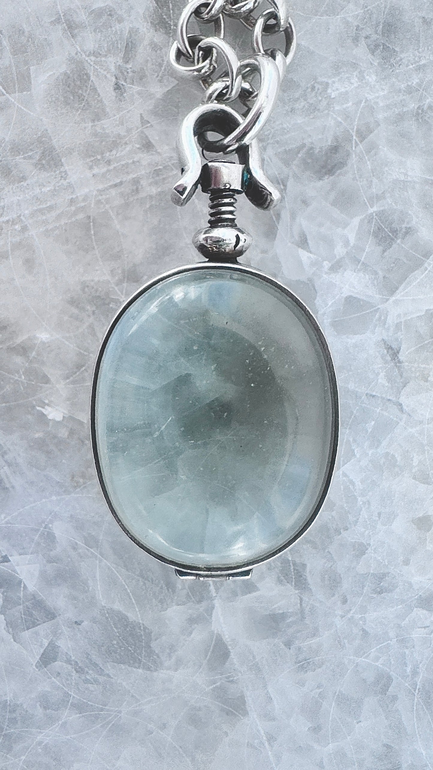 Vintage Sterling Silver 'Pool of Light' Pendant & Oval Belcher Chain